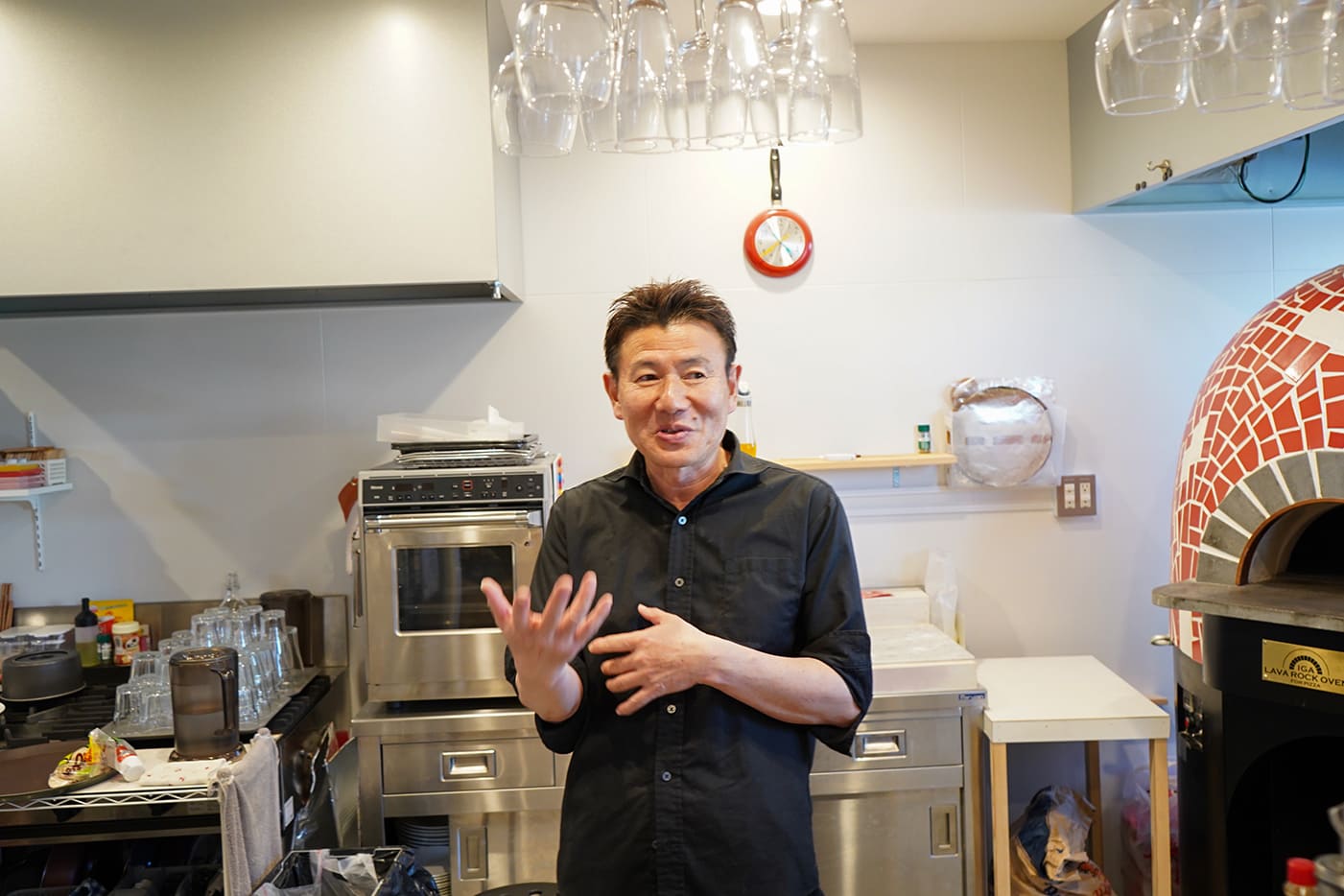 金属の粉を練るのも、小麦粉を練るのも同じ。「モノづくり」の情熱を石窯に込めて。 イメージ3