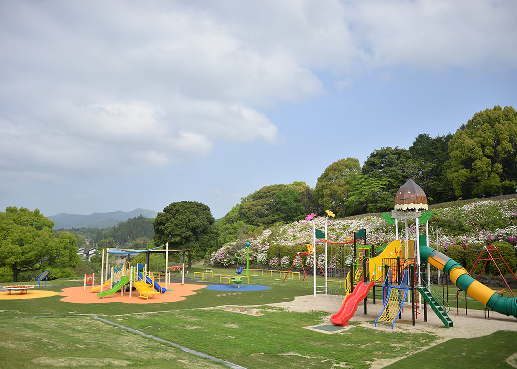 TAKEO LIFE - 武雄市移住支援 子育て応援特設サイト きたがた四季の丘公園：「遊び・歴史・自然」が凝縮された、市内最大級のファミリーパーク
