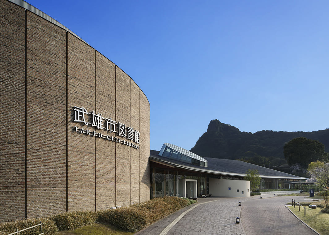 TAKEO LIFE - 武雄市移住支援 子育て応援特設サイト 武雄市図書館：全国から視察が絶えない、武雄市のシンボル的なスポット
